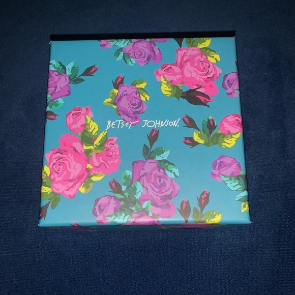 Betsey Johnson mismatched Earrings - Picture 3 of 3